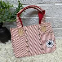 ราคา กระเป๋าถือ Converse กว้าง 11 สูง 7 นิ้ว ก้น 5 นิ้ว ราคา 290 บาท (20773301504)