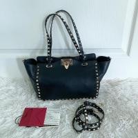 ราคา Used Valentino Garavani rockstud shopper ของแท้ (13012877506)