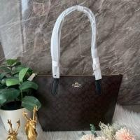 ราคา พร้อมส่งในไทย กระเป๋าสะพายข้าง/ไหล่ Coach Zip Top Tote In Signature Canvas แท้ 100% (27029319925)