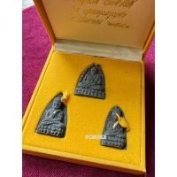 ราคา LP0060-014106 พระชุดหลวงปู่ทวด รุ่นพุทธคุณกุญชร 3 องค์ ปี 41 (มีชำรุด) ตะกรุดทองคำ อาจารย์นองปลุกเสก (25012217145)