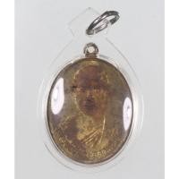 ราคา เหรียญ ถวายภัตตาหาร หลวงพ่อ ชำนาญ วัดบางกุฎีทอง จ.ปทุมธานี เนื้อทองฝาบาตร ปี 2546 (29605748878)