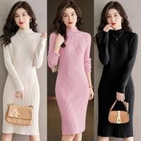 ราคา พร้อมส่ง เดรสคอเต่าทรงเข้ารูป ผ้าไหมพรมวูลหนานุ่มแขนยาว-12450 (56701019720)