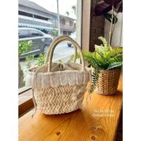 ราคา 14-197 กระเป๋าสานถือใบเล็กลูกไม้ระบายติดโบว์ (26879728324)
