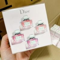 ราคา Set Miss Dior La Collection 4 x 5 ml กล่องซีล (13079934574)