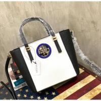 ราคา Guess Open Road Small Tote Bag สีทูโทน ขาว-ดำ แท้ (2622464163)