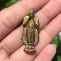 ราคา พระปิดตาพิมพ์ยืนหลวงปู่รอด วัดโคนอน เนื้อไม้แกะ อุดชันโรง (23359200620)