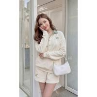 ราคา พรีออเดอร์เซท2ชิ้น เสื้อโปโลแขนยาวทรง oversizeพรีเมี่ยม ปักmiumiu มาพร้อมกางเกงวอร์มขาสั้น (ไม่มีถุงเท้าให้นะคะ) (57903180489)