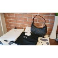 ราคา Like New ปล่อยกระเป๋าสพายไหล่ Celine Ava Triomphe Cavas Size ยอดฮิต ของแท้100% (22058850584)