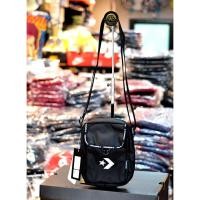 ราคา CONVERSE STAR CHEVRON CROSSBODY BAG กระเป๋าสะพายข้างสีดำ สินค้าแท้ 100% (20485421383)