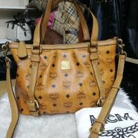 ราคา กระเป๋าmcm ของแท้​ มือ2 size S มีถุงผ้า​ และคล้องมือโค้ชของแท้​ มือ1 S 2zip​ (7304396459)