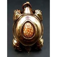 ราคา เบี้ยแก้หลวงพ่อนุ่ม วัดนางใน จ.อ่างทอง เลี่ยมนากเก่าเป็นรูปพญาเต่าเรือน ตอกโค๊ตร้าน หมง และ 18 K (1486112942)