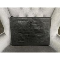 ราคา YSL pouch สีดำ มือสอง (22320870861)