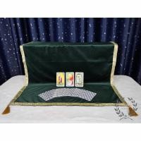 ราคา ผ้ากำมะหยี่ปูโต๊ะดูดวงไพ่ยิปซี ไพ่ทาโรต์ ไพ่ออราเคิล ไพ่พรหมญาณ สีเขียว ขอบสีทองอ่อน ขนาด 1 นิ้ว (3006096342)