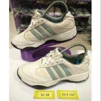 ราคา adidas รองเท้ามือสองของแท้ (724450140)