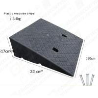 ราคา ทางลาดพลาสติกสีดำ สำเร็จรูป สูง 17 cm กว้าง 33 cm / ยาว 50cm หนัก 3.4 kg รับน้ำหนักรถยนต์ได้ 2 ตัน - Plastic Ramp 17x33x (3732464047)