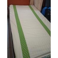 ราคา ผ้าคลุมเตียงลายไทย ผ้าคลุมเตียง ***สีครีมแถบเขียว** กว้าง 100*105*200 ซม. ***พร้อมปลอกหมอน*** (6471775578)
