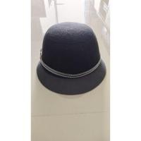 ราคา หมวกผ้าสักหลาด สีดำ แต่งคาดเข็มขัดหมุนได้ (43300581461)