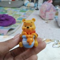 ราคา ตุ๊กตาหมีพูห์ หรือ วินนี่-เดอะ-พูห์ (Winnie-the-Pooh) กำลังกอดกระปุกน้ำผึ้ง (29091990296)
