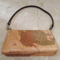 ราคา ***กระเป๋าถือหนังลายแผนที่โบราณ แท้ (มือสอง) (26583131370)