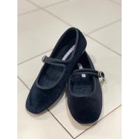 ราคา รองเท้าคัทชูแมรี่เจน กำมะหยี่สีดำ ไซส์ 35 (51807162598)
