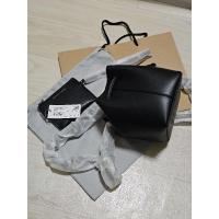 ราคา กระเป๋า CHARLES & KEITH ทรงขนมจีบ (ของใหม่) (24077361057)