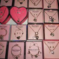 ราคา [พร้อมส่ง มีอย่างละชิ้น] รวมสร้อยคอ,สร้อยคอมือ,ต่างหู juicy couture ของใหม่ของแท้ 100%✨ (53804872664)
