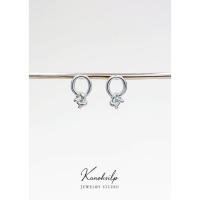 ราคา ต่างหูรุ่นน็อตเล็ท – Knotlet Earrings เงินแท้ 925 (สีขาวเงาชุบเงินแท้ 100%) (42925431622)