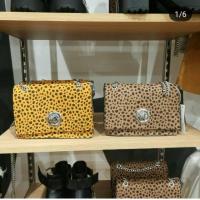 ราคา Bershka กระเป๋าสะพายข้าง ลายเสือดาว (9429186576)