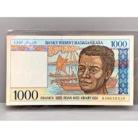 ราคา ธนบัตรรุ่นเก่าของประเทศมาดากัสการ์ ชนิด1000Francs ปี1994 (16993594557)