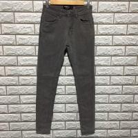 ราคา Bershka ยีนยืดเอวกลางสีฟองขาเดฟแท้ ทรงสวยมาก (434218427)