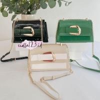 ราคา PEDRO กระเป๋าผู้หญิง SYMAN BUCKLED CROCO EFFECT - SLING SHOULDER BAG PD002 (45455925229)