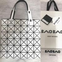 ราคา Used : BAO BAO ISSEY MIYAKE LUCENT BASICS White from Japan ปี2016 อุปกรณ์ครบ ใช้งานน้อย สภาพ 98% ไม่หลุดลอก (957946105)