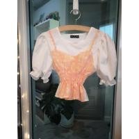 ราคา เสื้อลายดอกเดเซี่ พื้นขาว​ ลายสายเดี่ยวเดซี่ส้มเหลือง (4573467708)