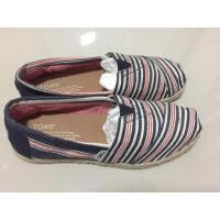 ราคา รองเท้า Toms ของแท้ #มือสอง (204888487)