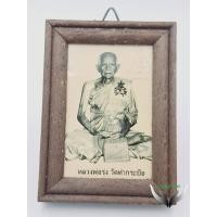 ราคา กรอบรูปภาพโบราณ พระไพโรจน์วุฒาจารย์ หรือ หลวงพ่อรุ่ง อดีตเจ้าอาวาสวัดท่ากระบือ กว้าง 7 ซม. 9.5 ซม. พร้อมส่ง (24801966300)