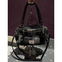 ราคา 72.Harris Tweed คล้องไหล่ สะพายข้าง ครอสบอดี้ สภาพสวย พร้อมใช้ สปาก่อนส่งนะคะ (23866472046)