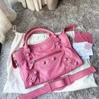 ราคา Good condition‼️Balenciaga giant city shoulder bag ปี2010 สีชมพู สภาพน้องเดิมๆ ไม่เคยสปา ยาแนวแน่นๆ หนังสวยงาม ภายใน (4953202846)