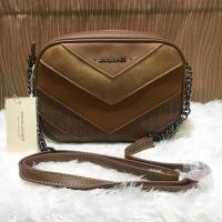 ราคา กระเป๋าสะพายแบรนด์แท้ David Jones ทรงกล่อง สีน้ำตาล หน้าวี สลับหนัง 5 หนัง (2824521850)
