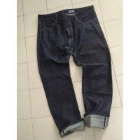 ราคา Uniqlo jeans ริมแดง Japan (25957067635)
