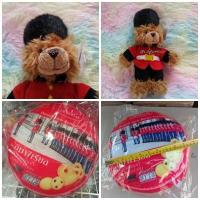 ราคา ของสะสม ตุ๊กตา หมอนอิง เซต ตุ๊กตาหมีทหาร ตุ๊กตาทหาร ตุ๊กตาทหารอังกฤษ ตุ๊กตาทหารองครักษ์ พร้อม หมอน ลายทหารอังกฤษ (7986199086)