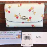ราคา Coach กระเป๋าสตางค์ขนาดกลาง 3 พับ ลายเชอรี่ (1924247664)