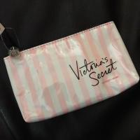 ราคา กระเป๋าเครื่องสำอางค์ Victoria’s Secret. สินค้า Outlet (4259360080)