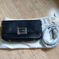 ราคา กระเป๋าสะพายข้างยี่ห้อ Guess ของแท้ 100% (8548840183)