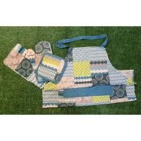 ราคา ผ้ากันเปื้อนกระเป๋าหน้า 2 ช่องแบบหนา พร้อมชุดเอนกประสงค์ (4 ชิ้น)(APRON set) (6352866146)