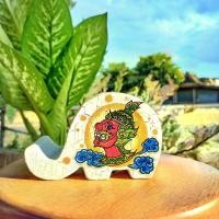 ราคา ที่วางมือถือ เสียบปากกา รูปทรงช้าง วาดรูปยักษ์ลายไทย จากไม้จามจุรี (13098072674)