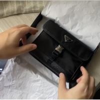 ราคา Prada Nylon shoulder bag (4471720002)