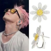 ราคา ต่างหูดอกเบญจมาศ G-DRAGON สร้อยคอดอกเบญจมาศยาว Tri เข็มกลัดดอกเบญจมาศชั้นหนึ่ง พร้อมกล่อง (28792543402)