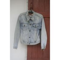 ราคา เสื้อยีนส์ big john อก19-20 ยาว 25 ปลายเเขน 24สภาพตามภาพ เซอร์ๆหน่อยตรงคอเสื้อ (43207057609)