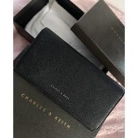 ราคา กระเป๋าตังค์ทรงยาว charles & Keith สีดำแท้100% (10822250694)