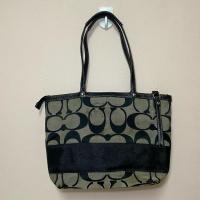 ราคา กระเป๋ามือสอง ของแท้ Coach Signature Black Tote Shoulder Handbag Purse สภาพดี (28226844261)